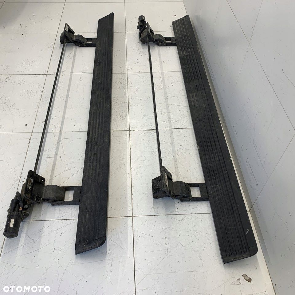 Próg prawy elektryczny wysuwan schodek stopień DODGE RAM V 1500 LIMITED 21r - 3
