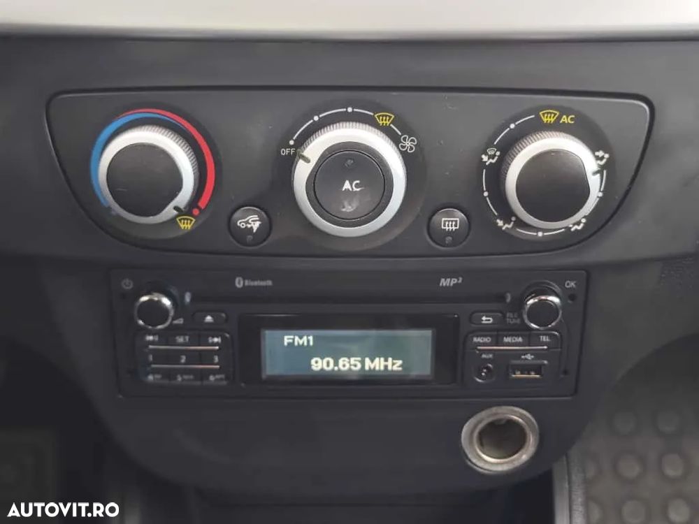 Renault Fluence 1.6 Authentique - 19