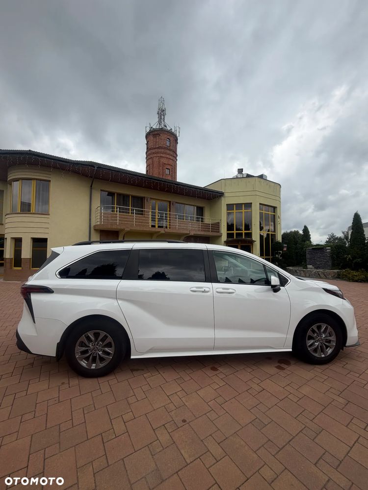 Toyota Sienna - 14