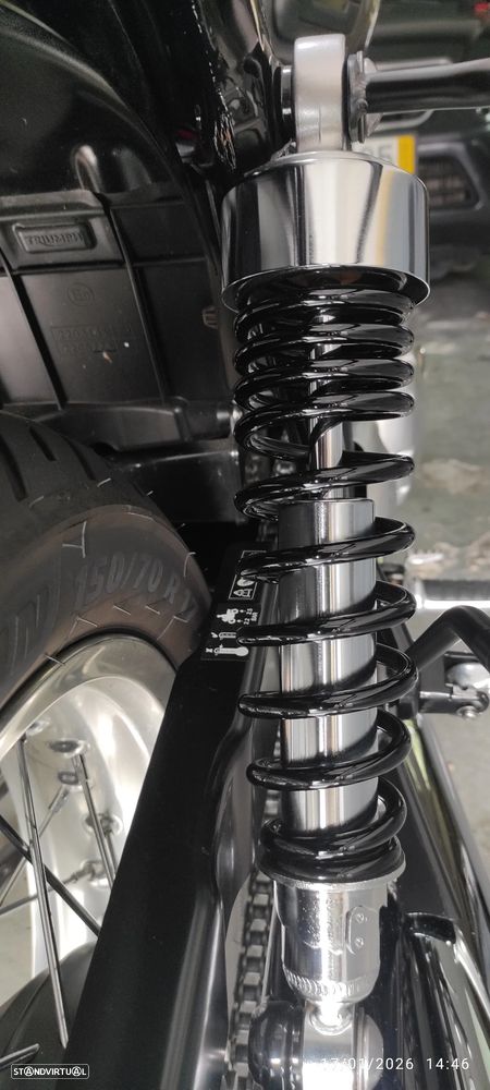 Triumph Bonneville - 13