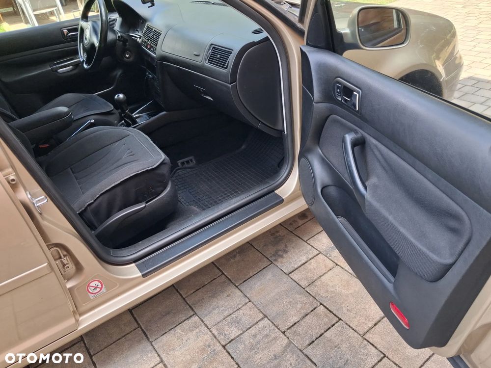 Volkswagen Golf - 22