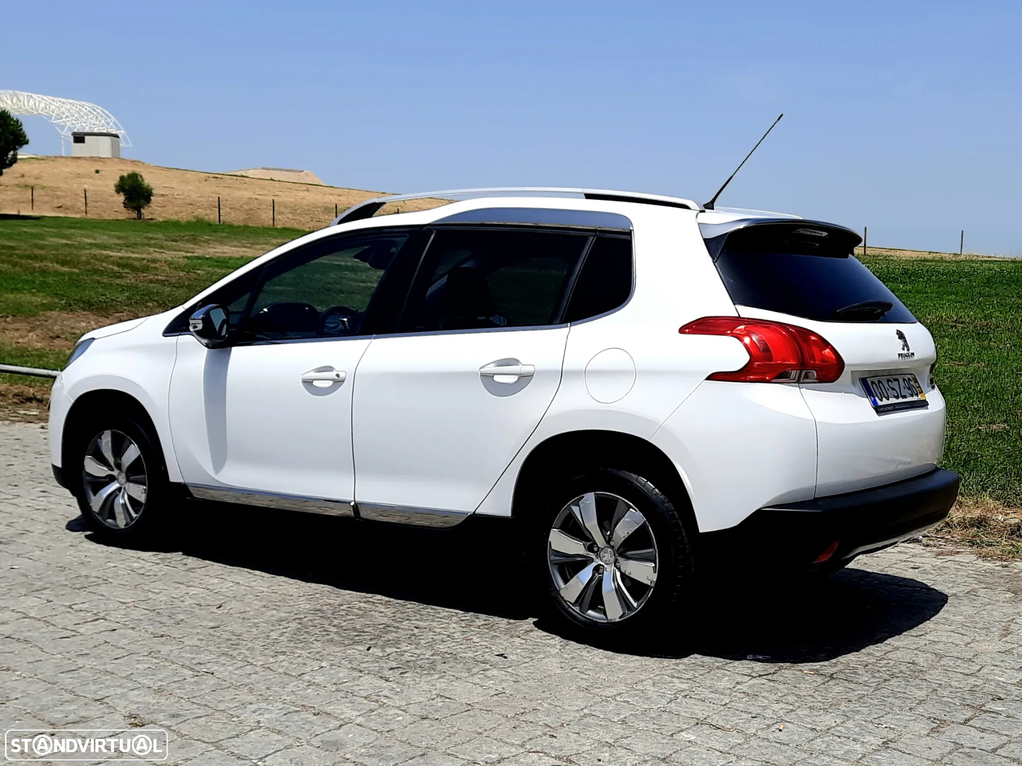 Peugeot 2008 1.6 e-HDi Allure - 4