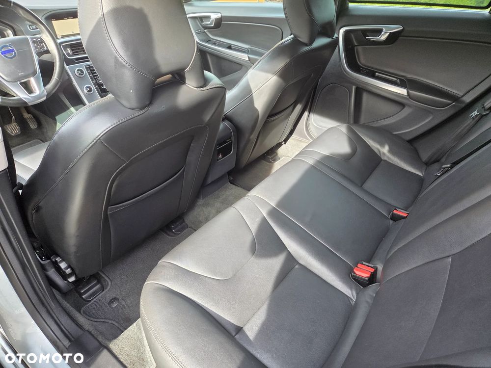 Volvo V60 D3 Drive-E Momentum - 12