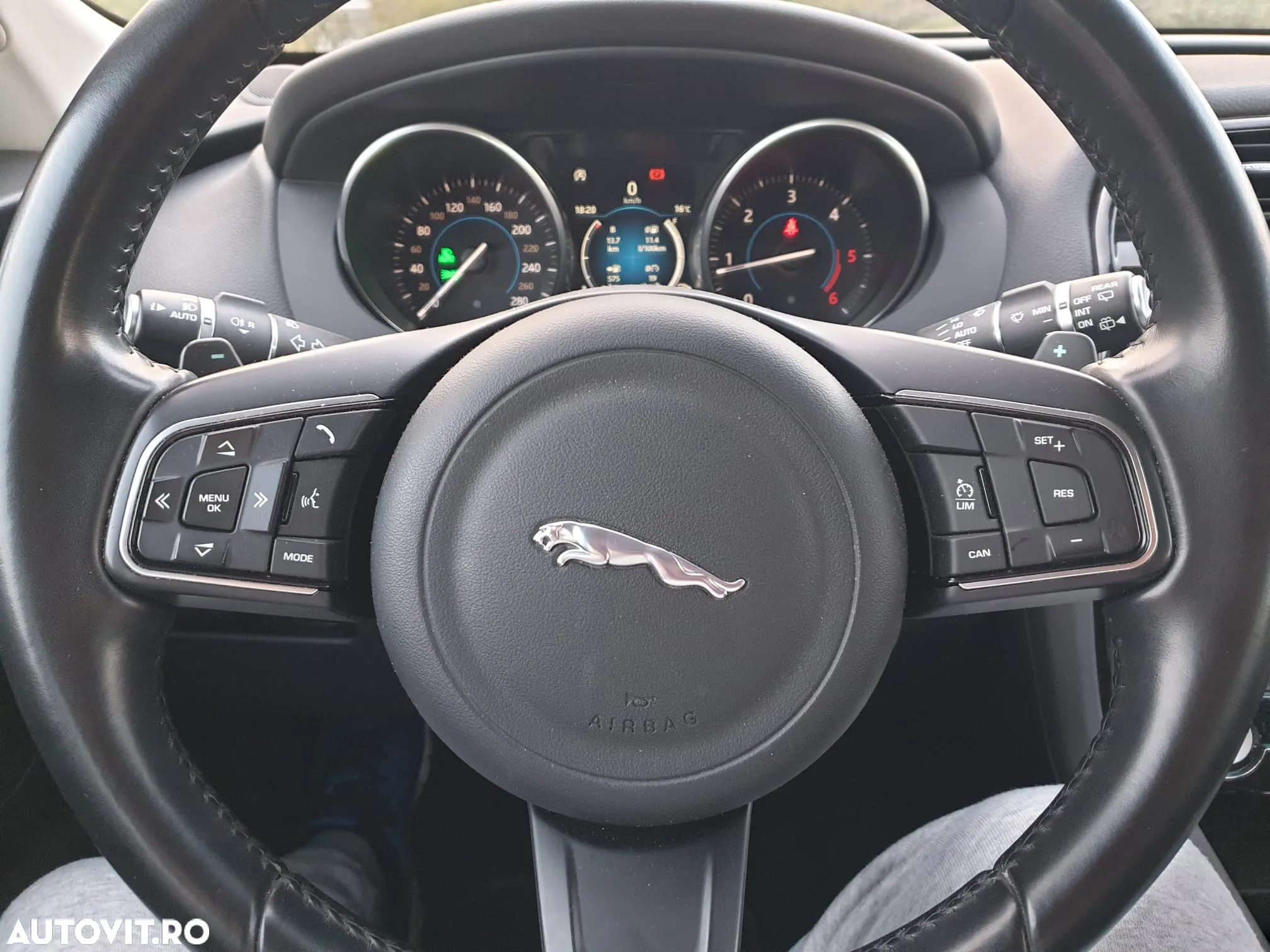 Jaguar F-Pace 20d AWD Aut. Portfolio - 12