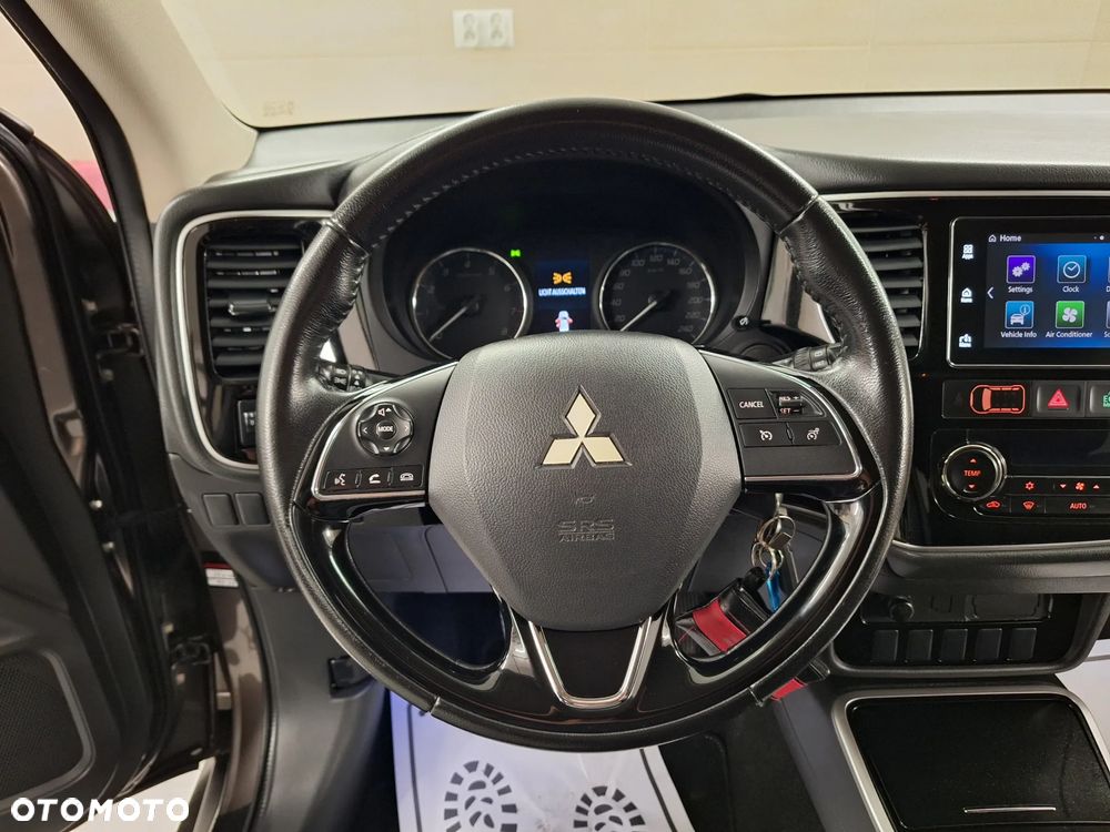 Mitsubishi Outlander 2.0 2WD Diamant Edition - 29