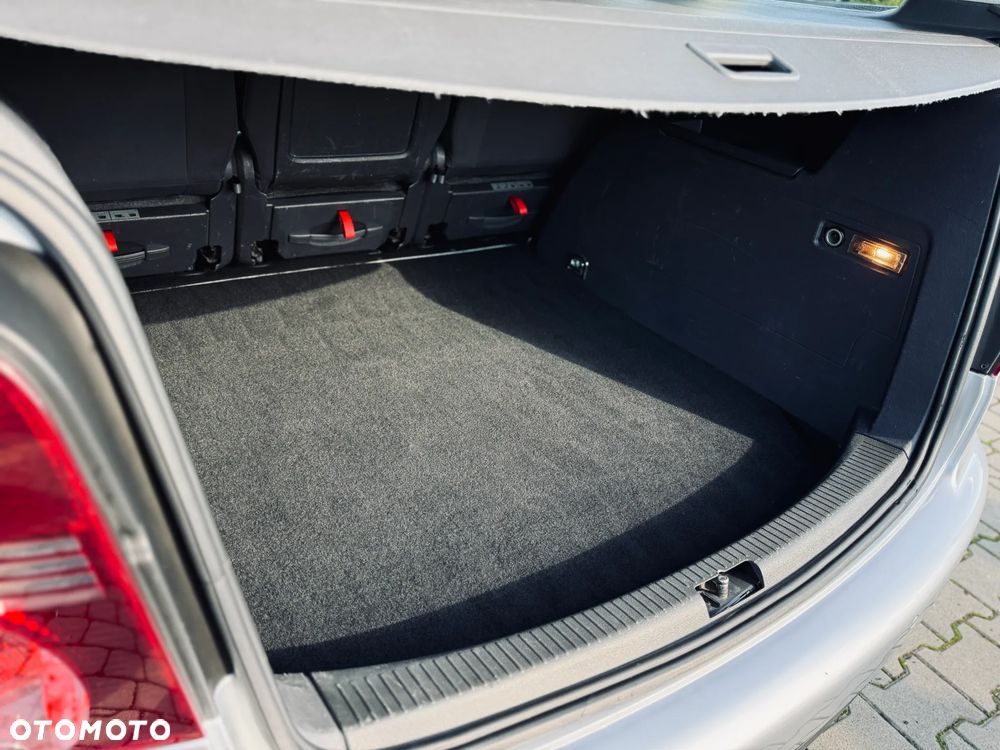 Volkswagen Touran 1.9 TDI DSG Highline - 18