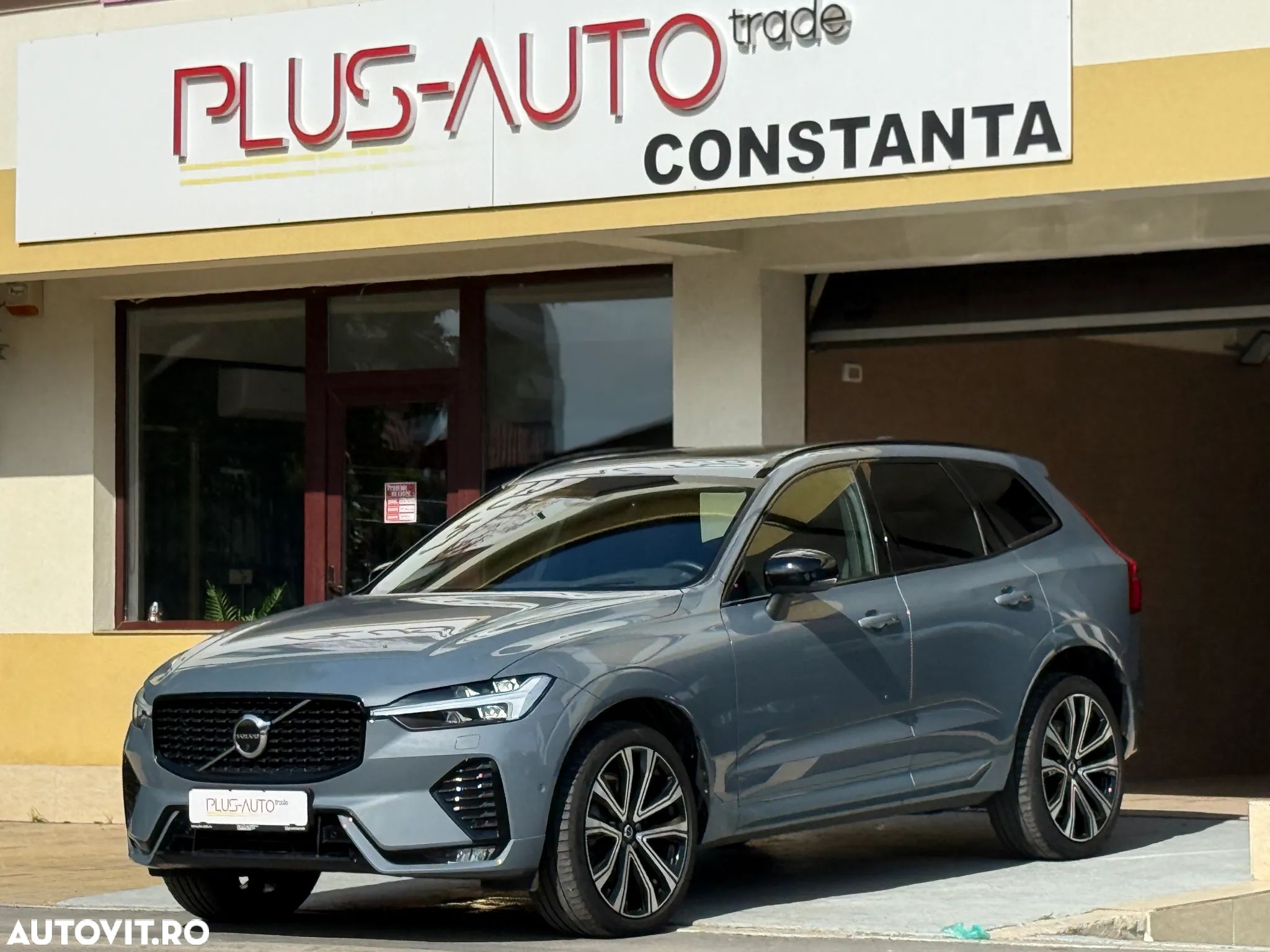 Volvo XC 60 B4 MHEV AT8 AWD R-Design - 1