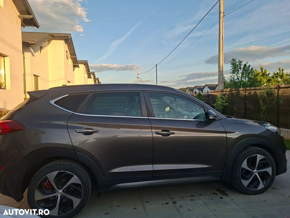 Hyundai Tucson 2.0 CRDI 4WD Automatik Premium - 28