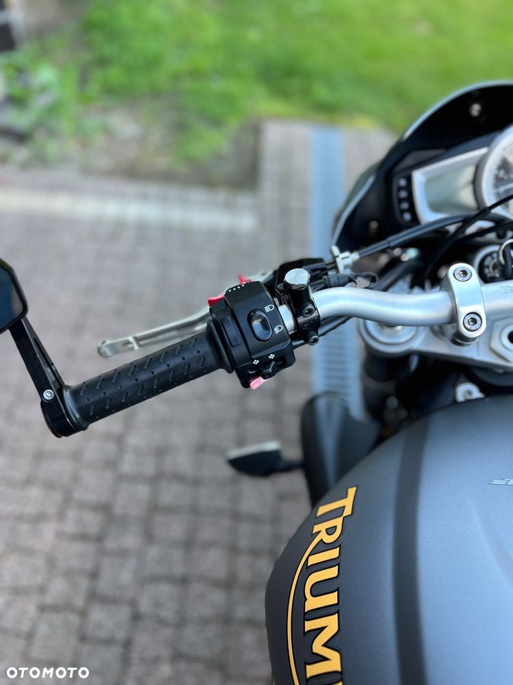 Triumph Street Triple - 22