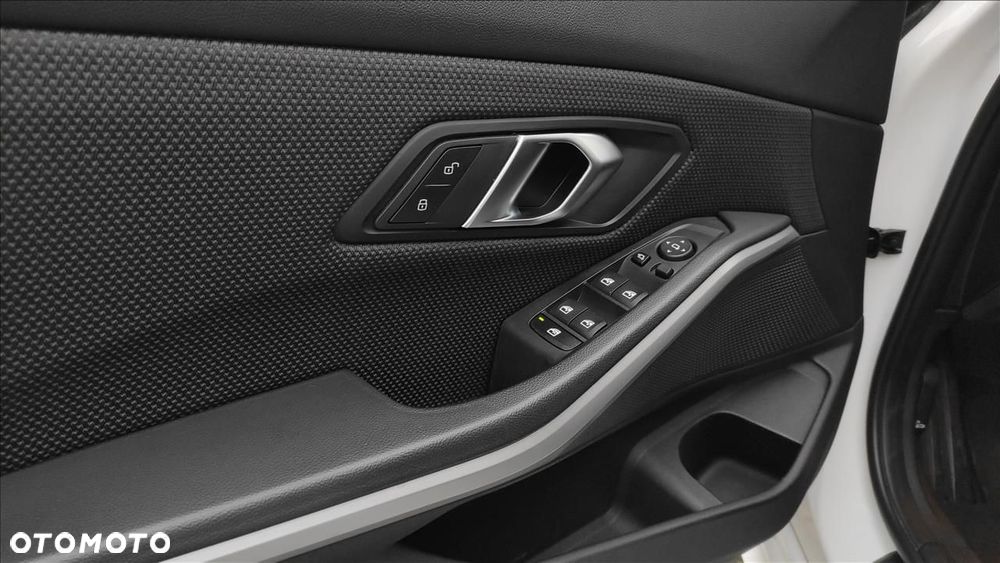 BMW Seria 3 318i Advantage - 10