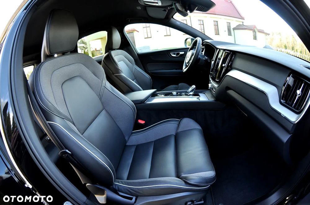 Volvo XC 60 B5 B AWD Plus Black Edition - 25