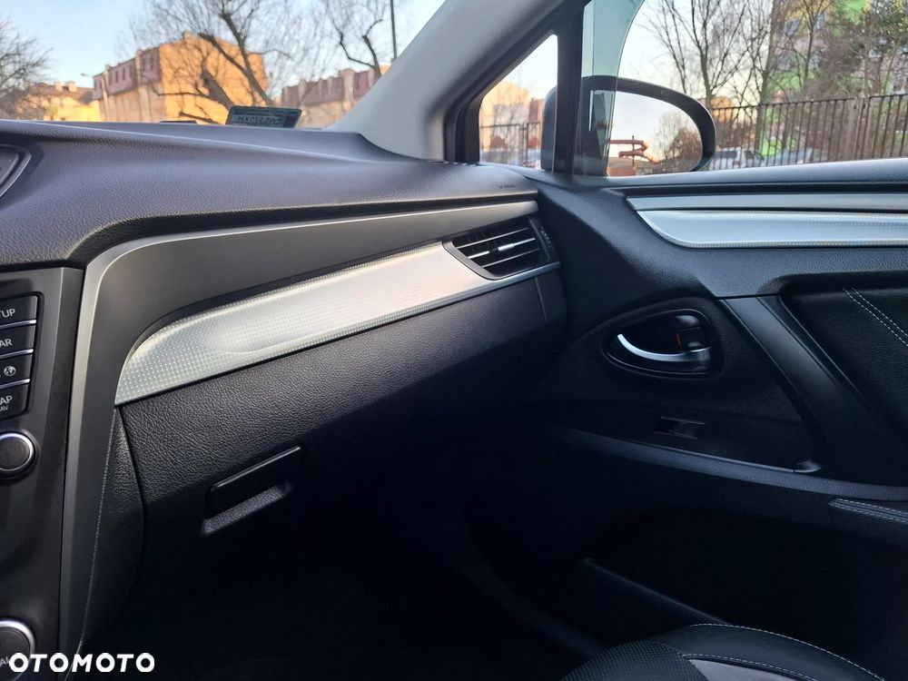 Toyota Avensis 1.8 Premium - 23