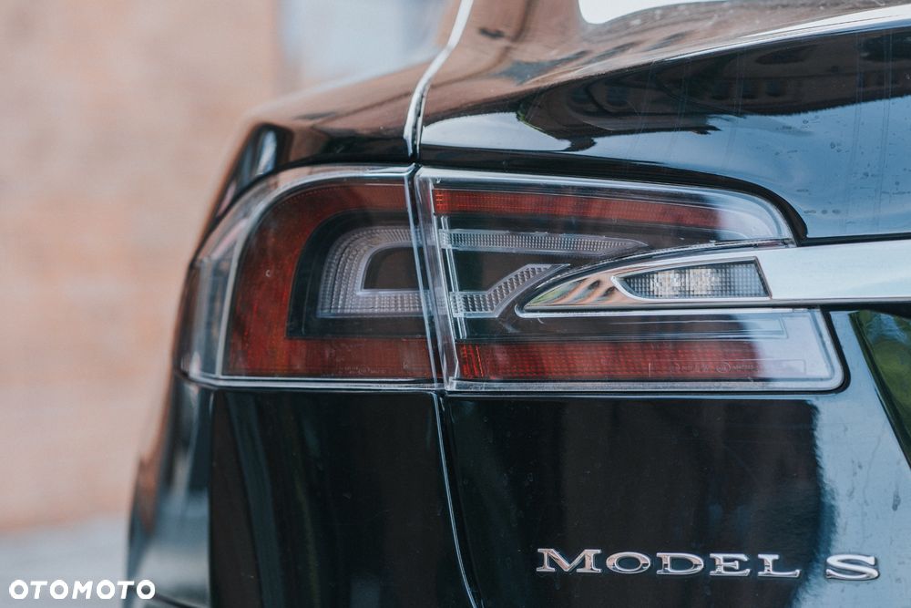 Tesla Model S - 9