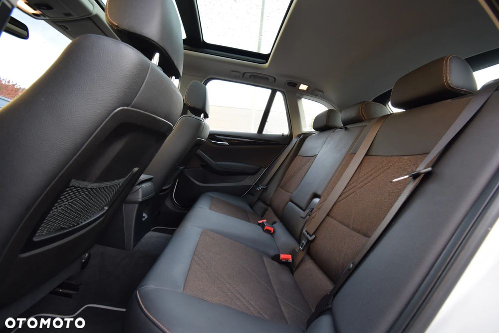 BMW X1 sDrive18d xLine - 38