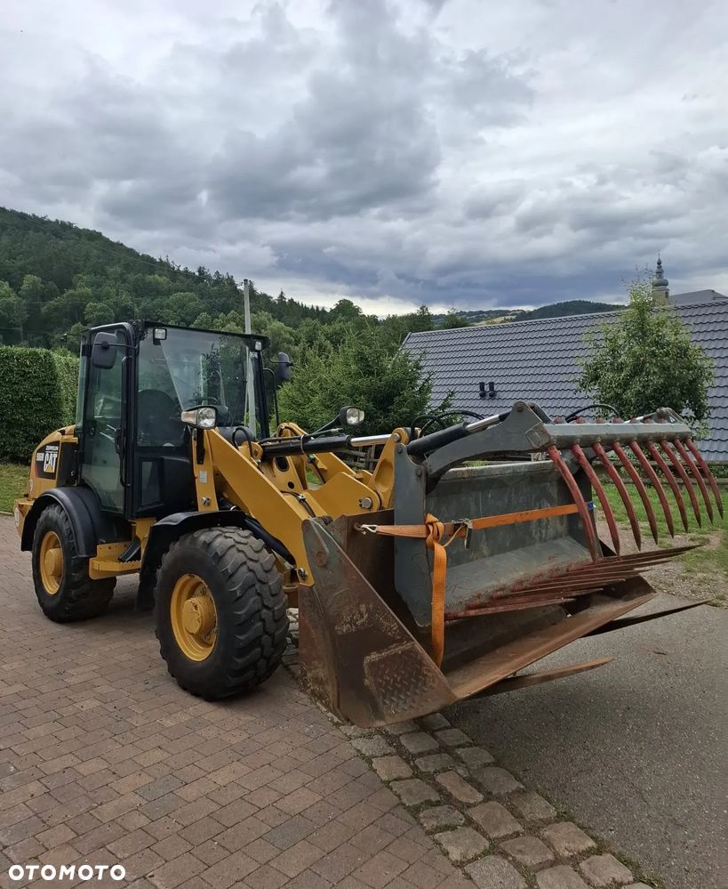 Caterpillar 906M - 1