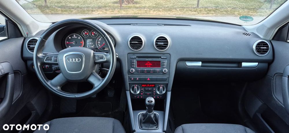Audi A3 Sportback 1.6 TDI DPF Ambiente - 9