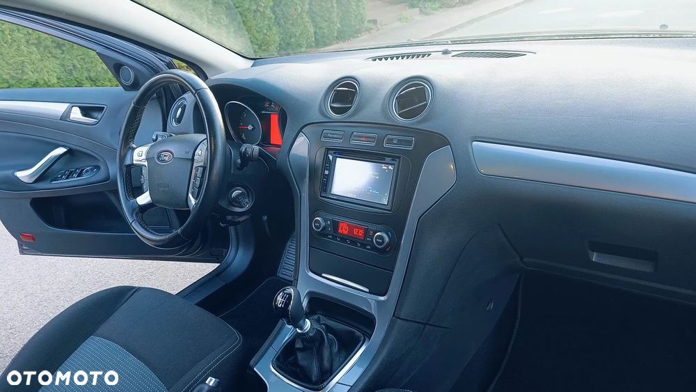 Ford Mondeo 1.6 TDCi Champions Edition - 25