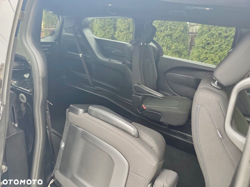 Chrysler Pacifica - 21