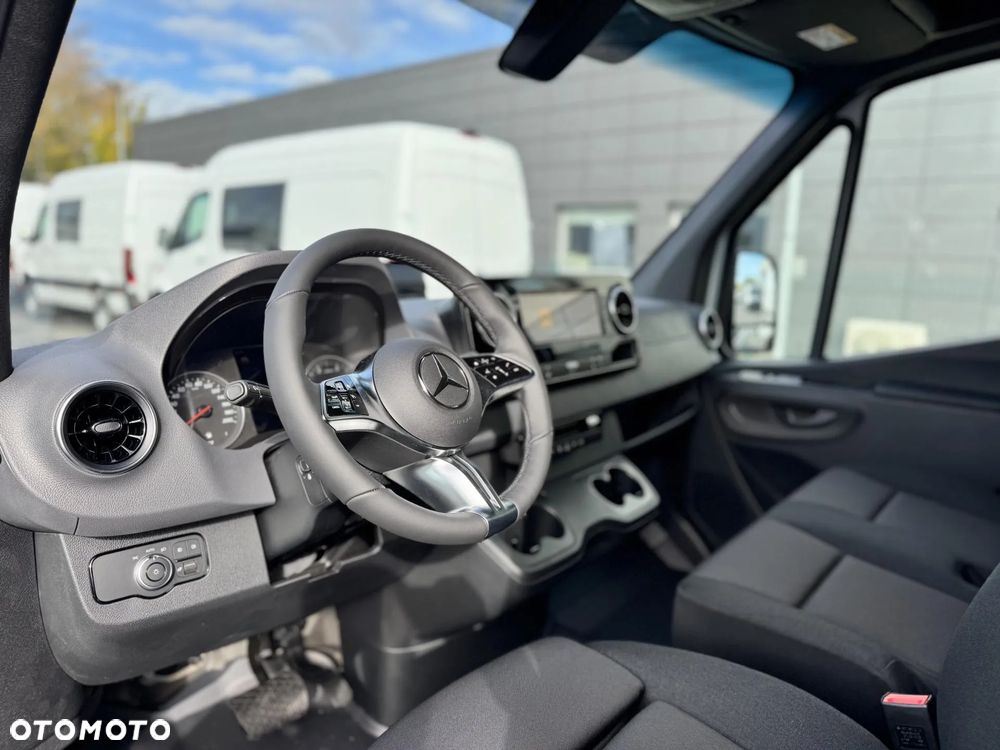 Mercedes-Benz Sprinter - 10