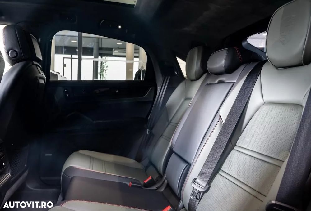 Porsche Cayenne Coupe GTS Tiptronic S - 29