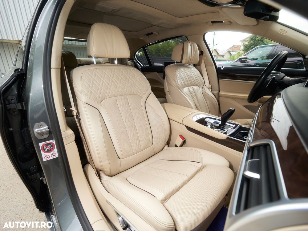 BMW Seria 7 750Li xDrive - 24