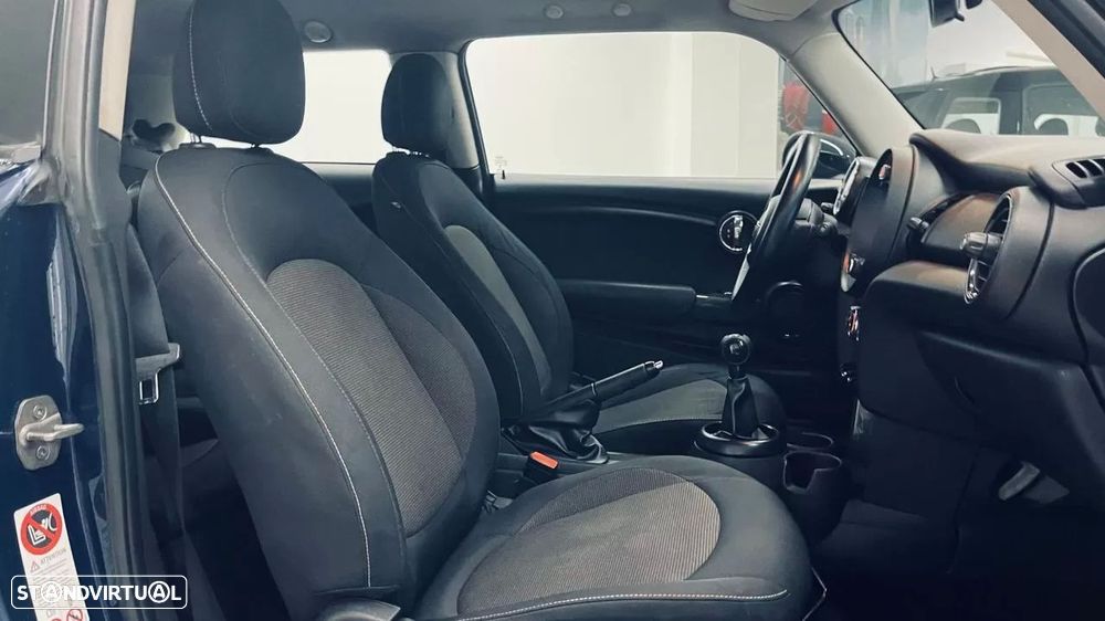 MINI 3 Portas One D - 19