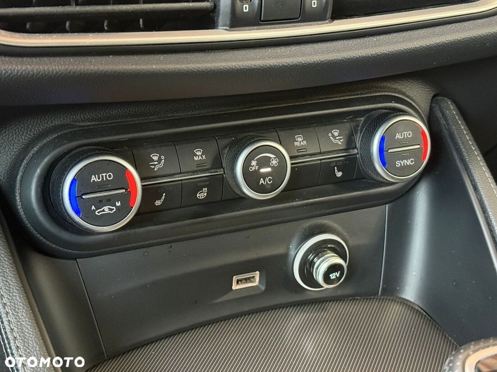 Alfa Romeo Stelvio - 25