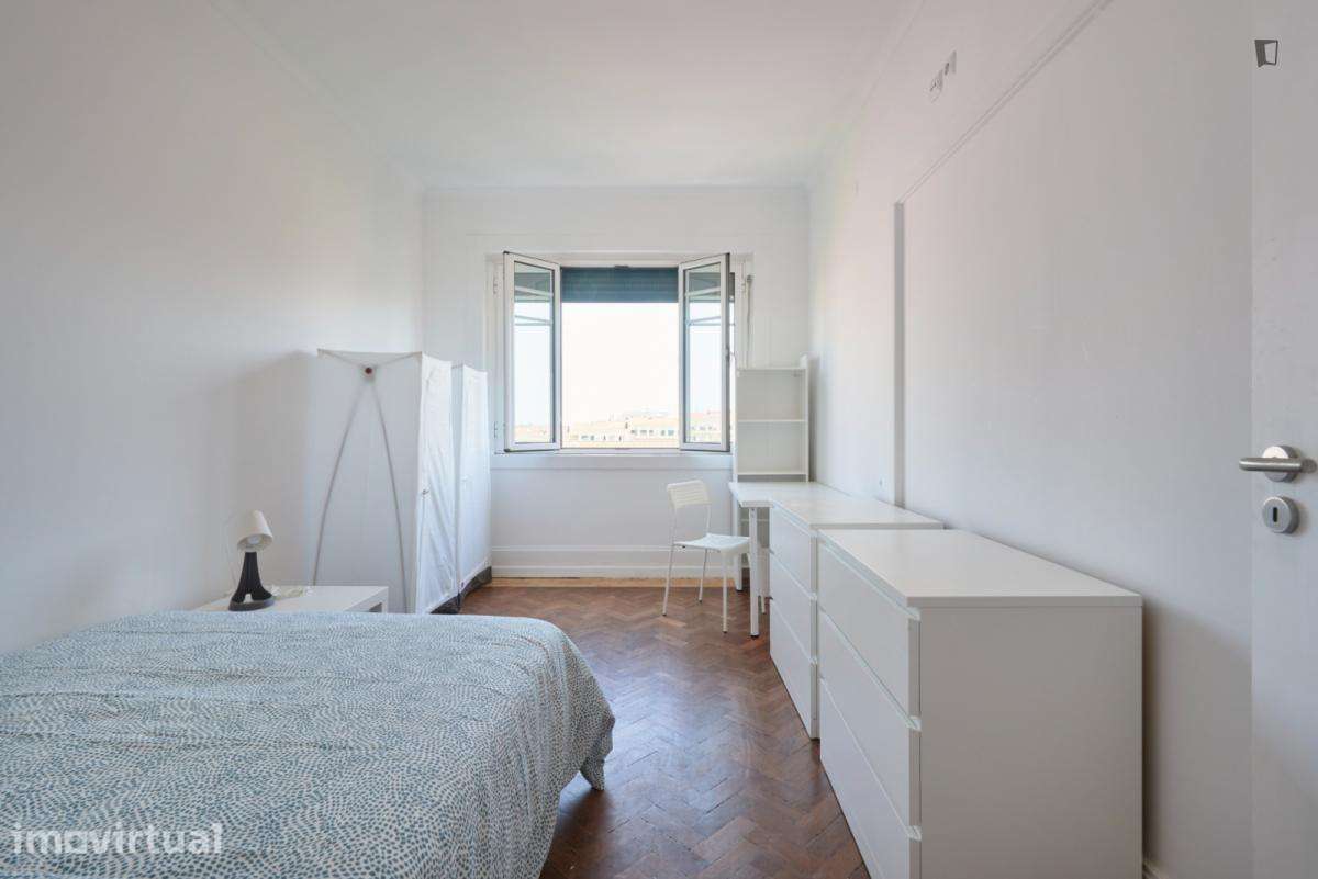 Quarto - localizado em Marquês de Pombal Lisbon - Grande imagem: 4/13