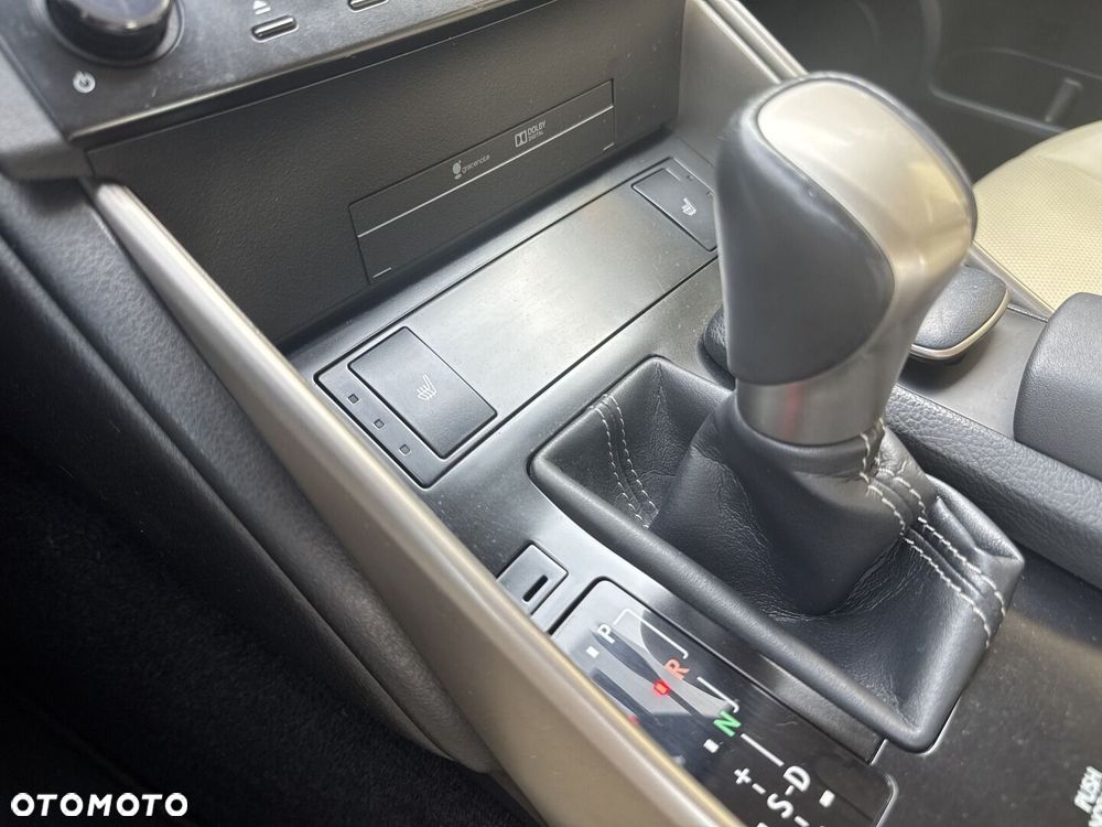 Lexus IS - 16