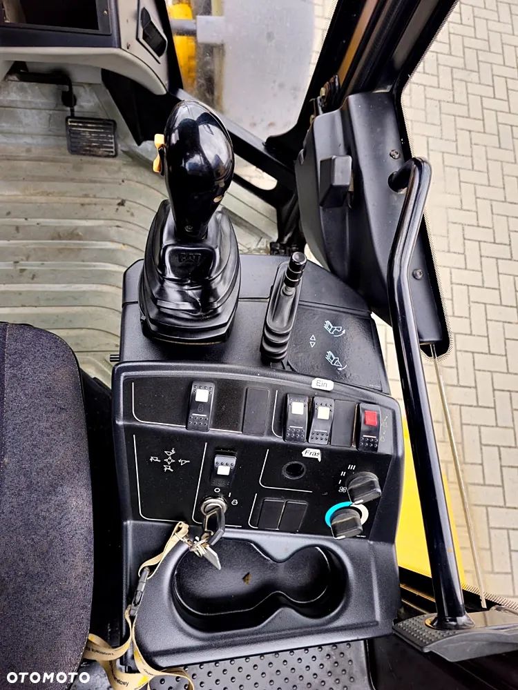 Caterpillar 908 - 10