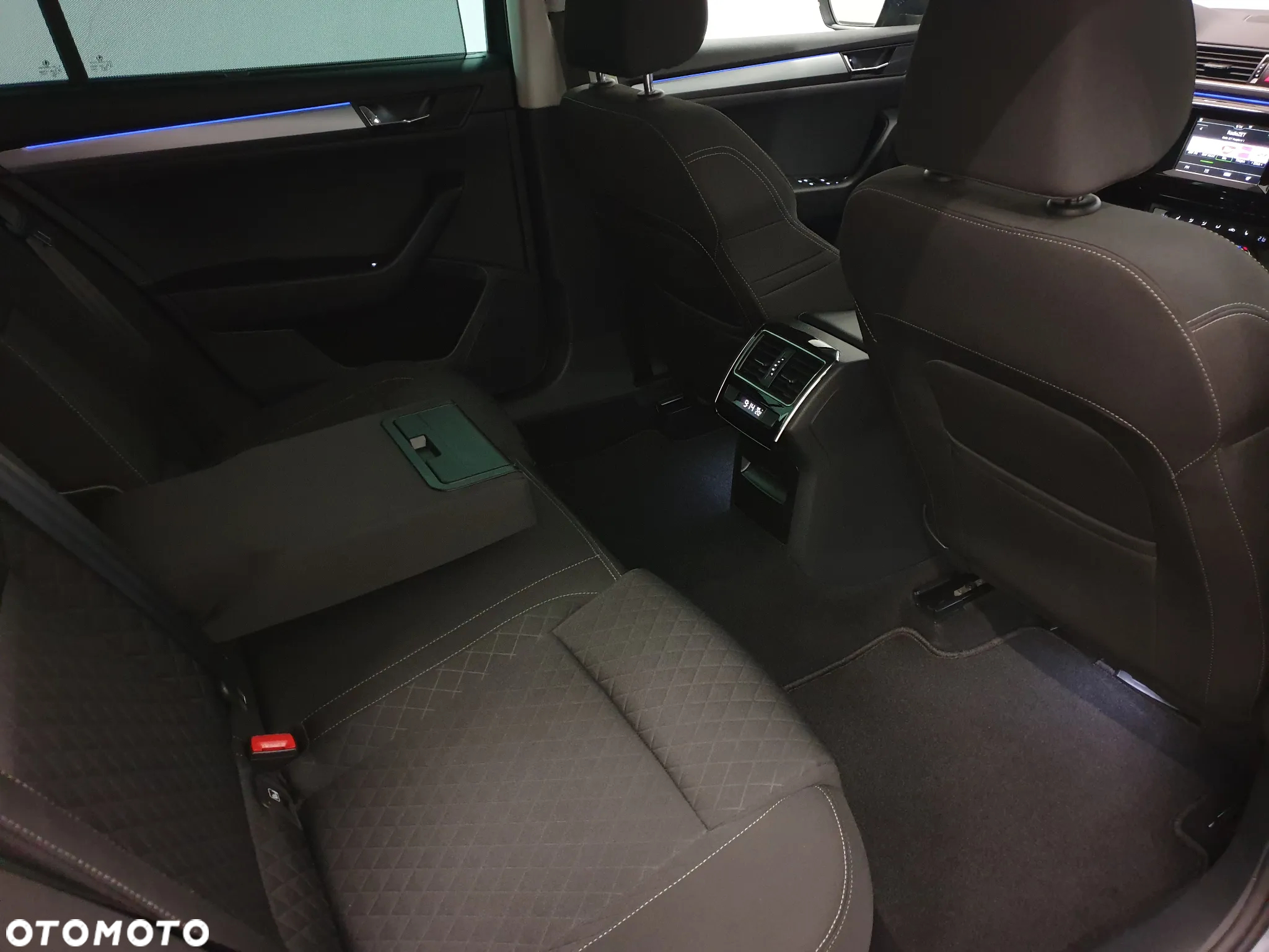 Skoda Superb 2.0 TDI Sportline DSG - 29