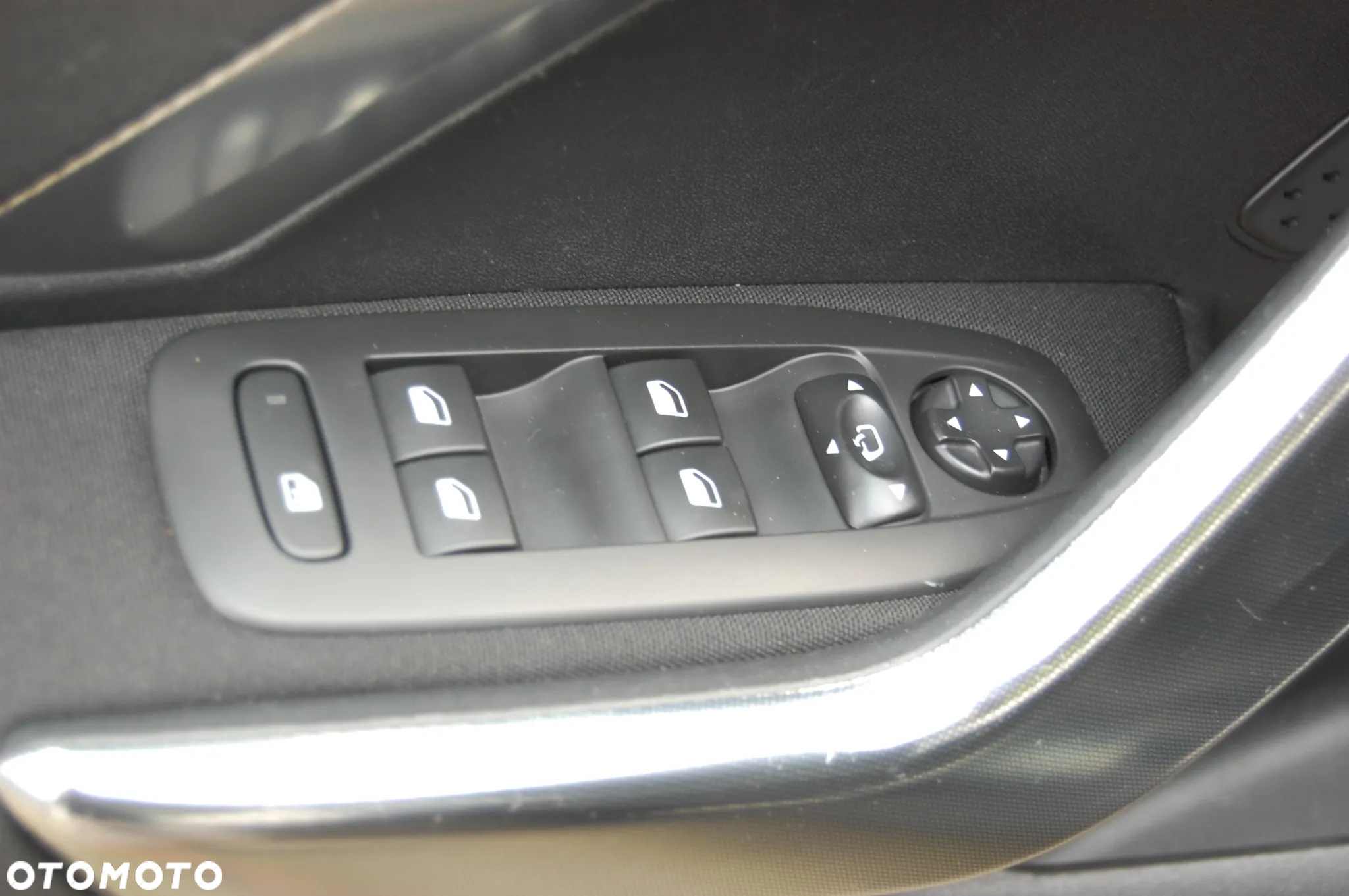 Peugeot 2008 BlueHDi 100 STOP & START Allure - 11