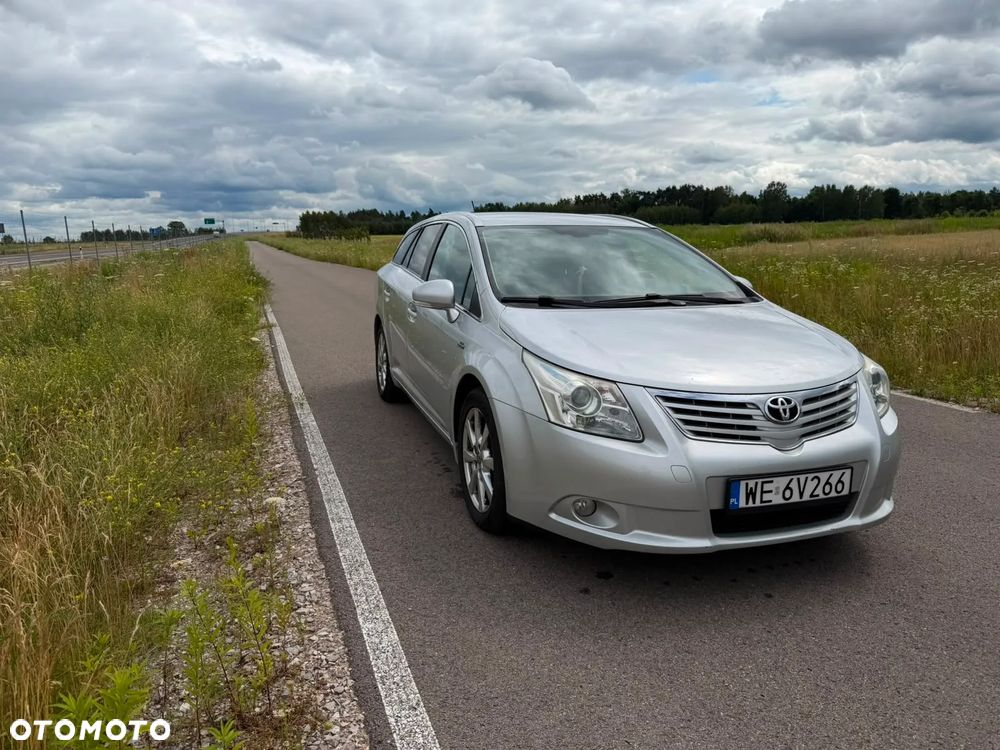 Toyota Avensis 2.2 D-4D Sol Plus 180 Premium - 1