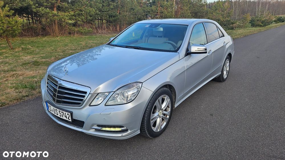 Mercedes-Benz Klasa E 300 CDI DPF BlueEFFICIENCY 7G-TRONIC Elegance - 3