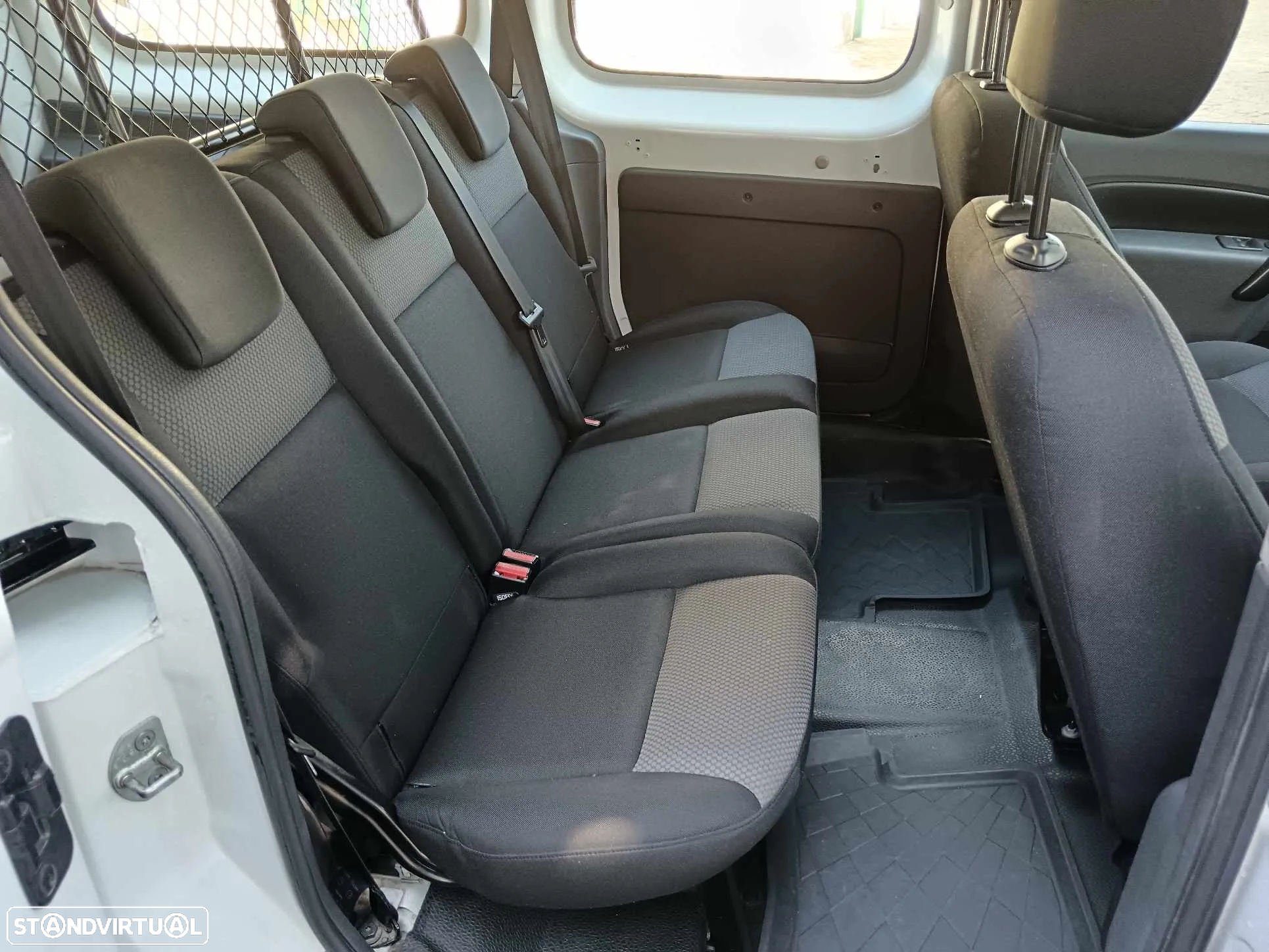 Renault Kangoo 1.5 Dci MAXI  5 LUGARES - 8