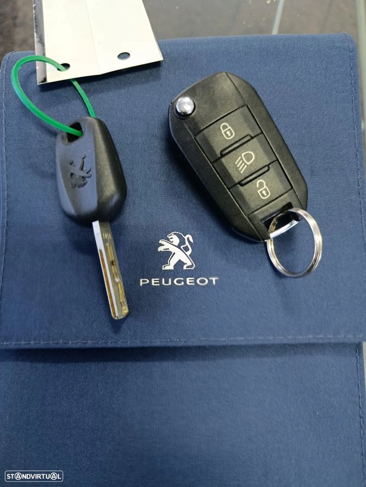 Peugeot 208 1.2 PureTech Signature EAT6 - 21