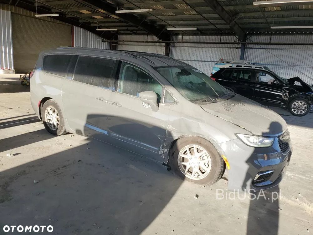 Chrysler Pacifica - 4