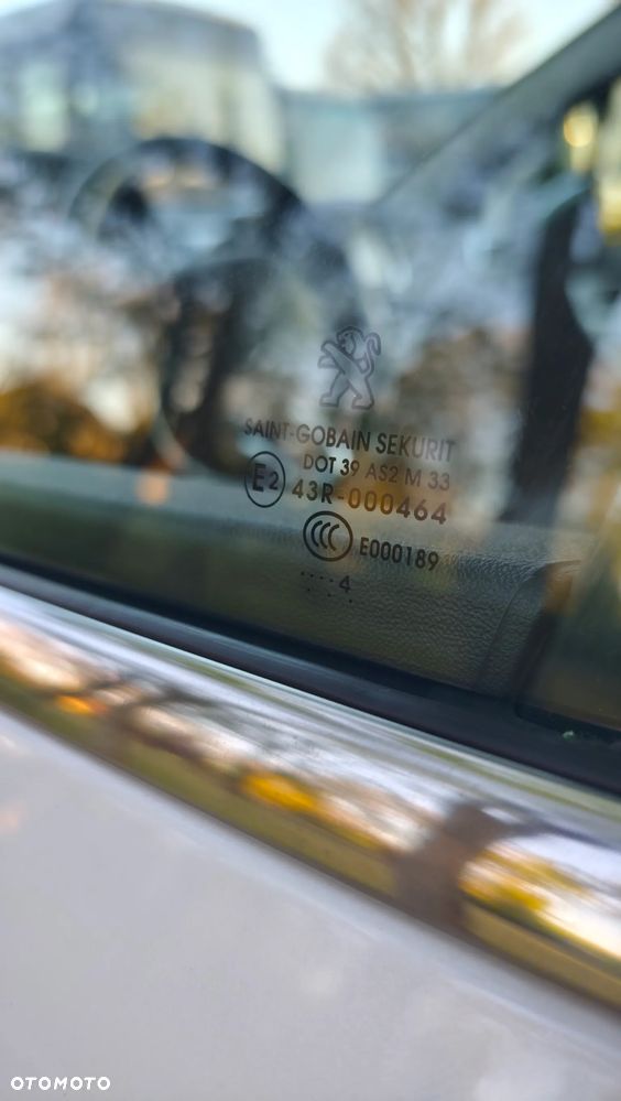 Peugeot 2008 1.6 e-HDi Allure S&S - 22