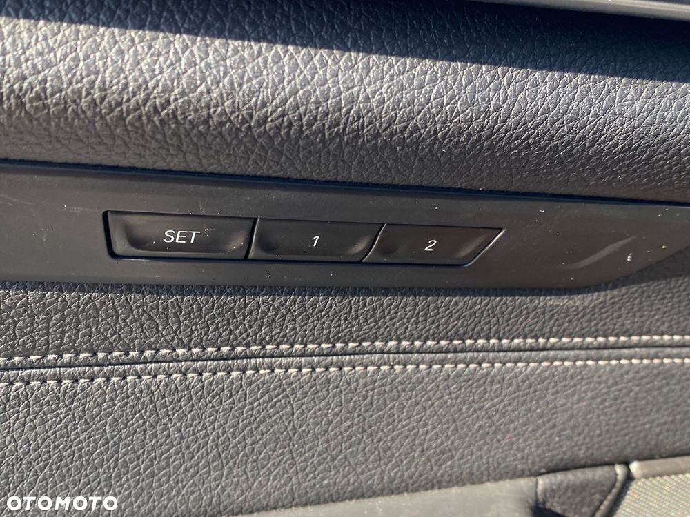 BMW Seria 5 M550i xDrive sport - 18