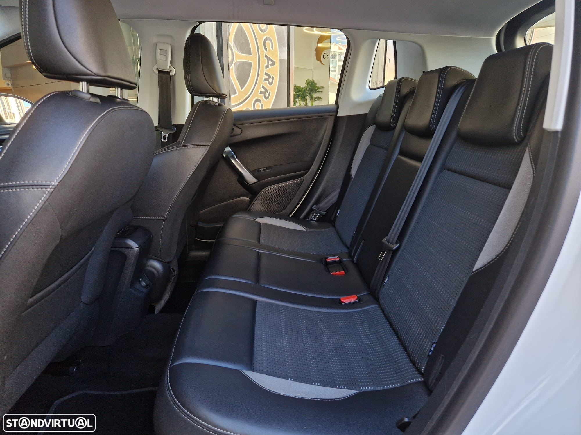 Peugeot 2008 1.2 PureTech Allure - 17