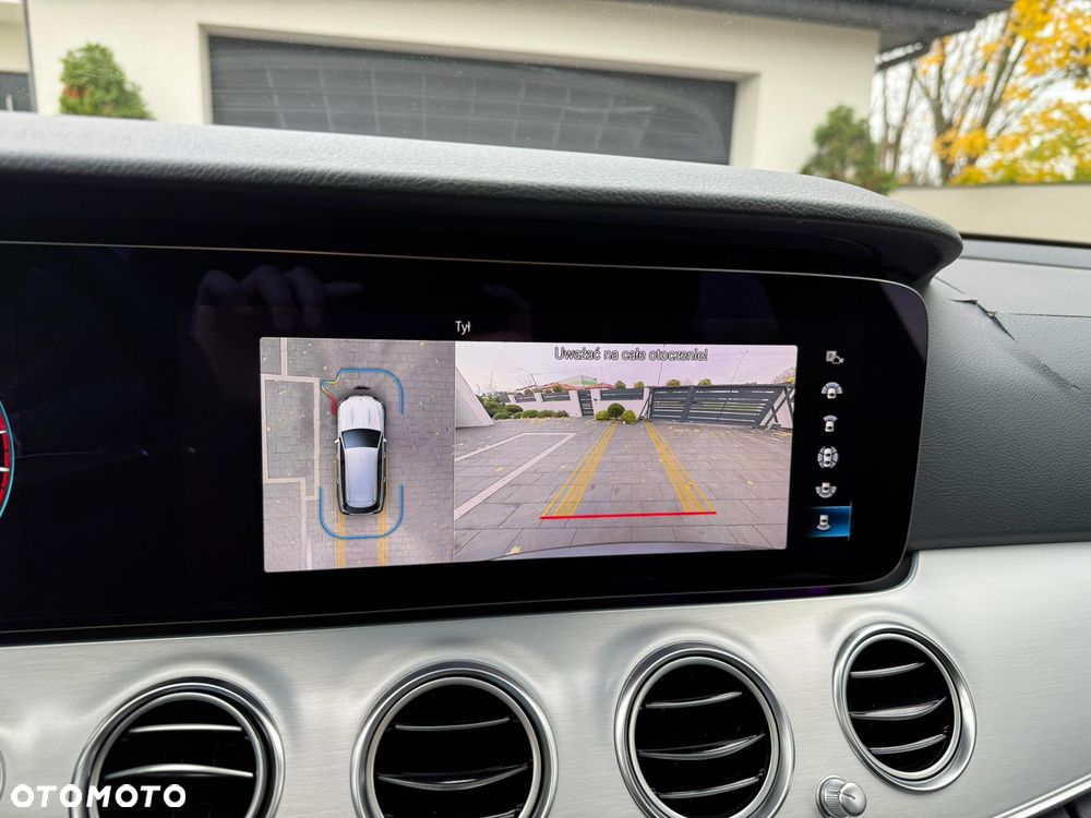 Mercedes-Benz Klasa E 200 4Matic 9G-TRONIC AMG Line - 23