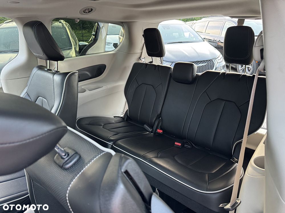 Chrysler Pacifica - 20