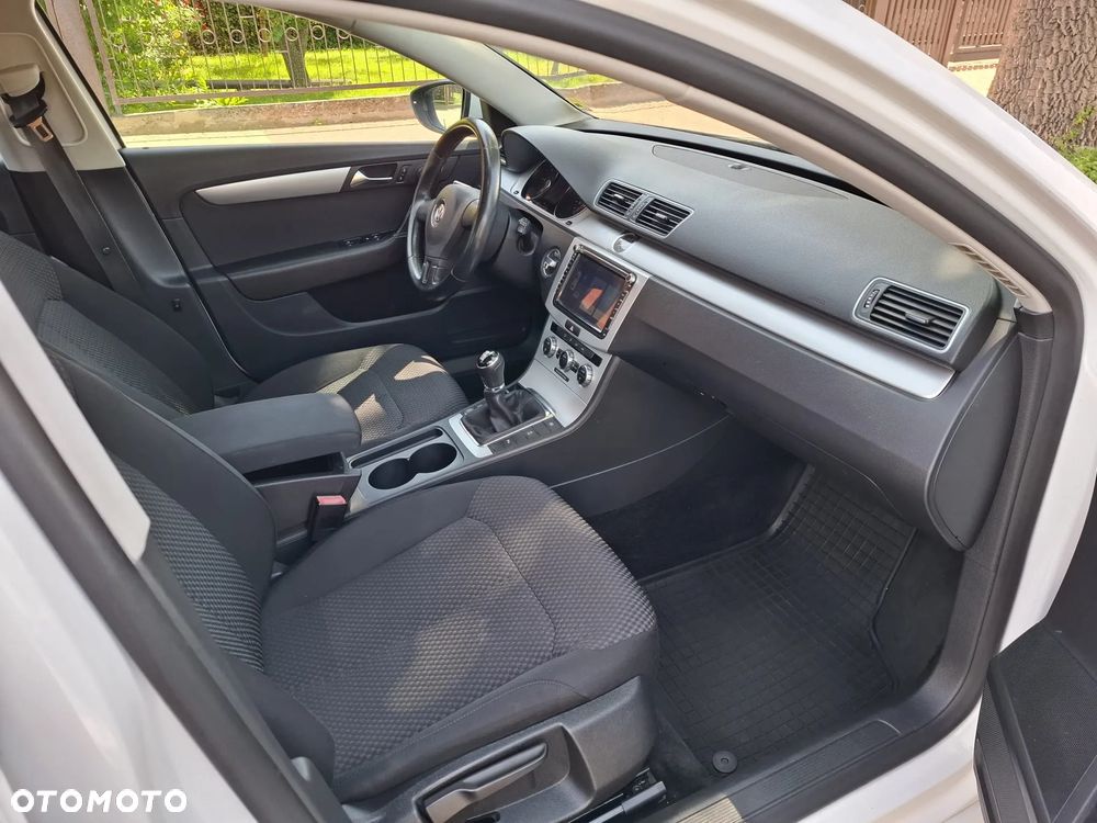 Volkswagen Passat 1.6 TDI Trendline - 8