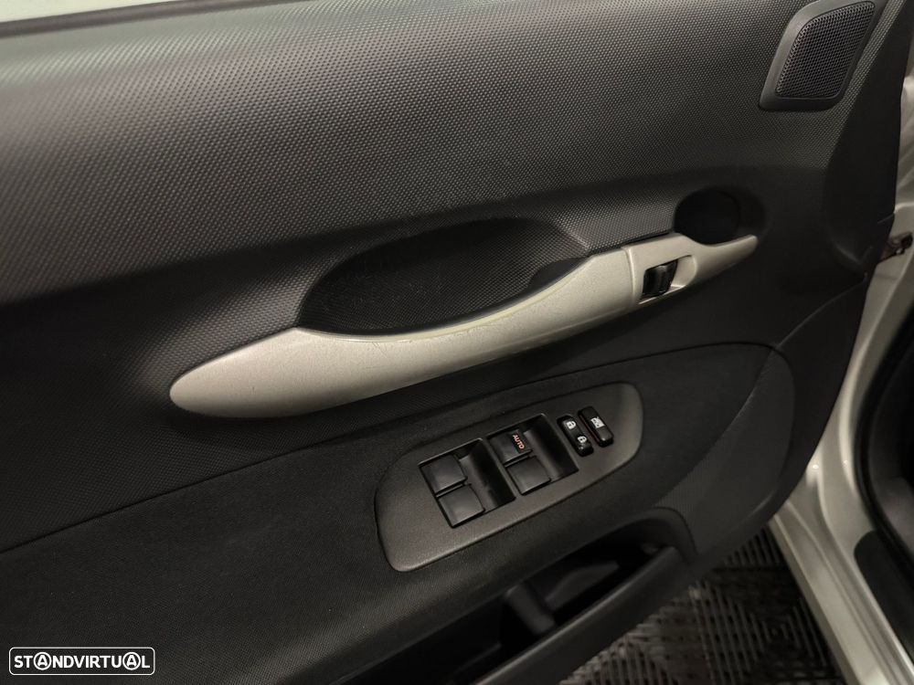 Toyota Auris 1.4 D-4D Sol - 40