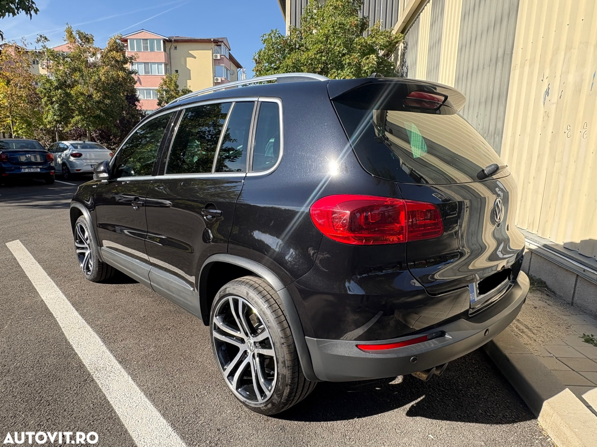 Volkswagen Tiguan 2.0 TDI DPF BlueMotion Technology Lounge Sport & Style - 3