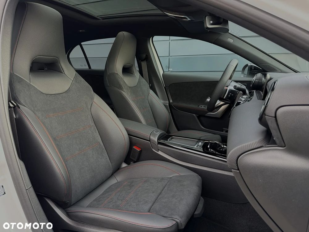 Mercedes-Benz Klasa A 220 4-Matic AMG Line 8G-DCT - 22