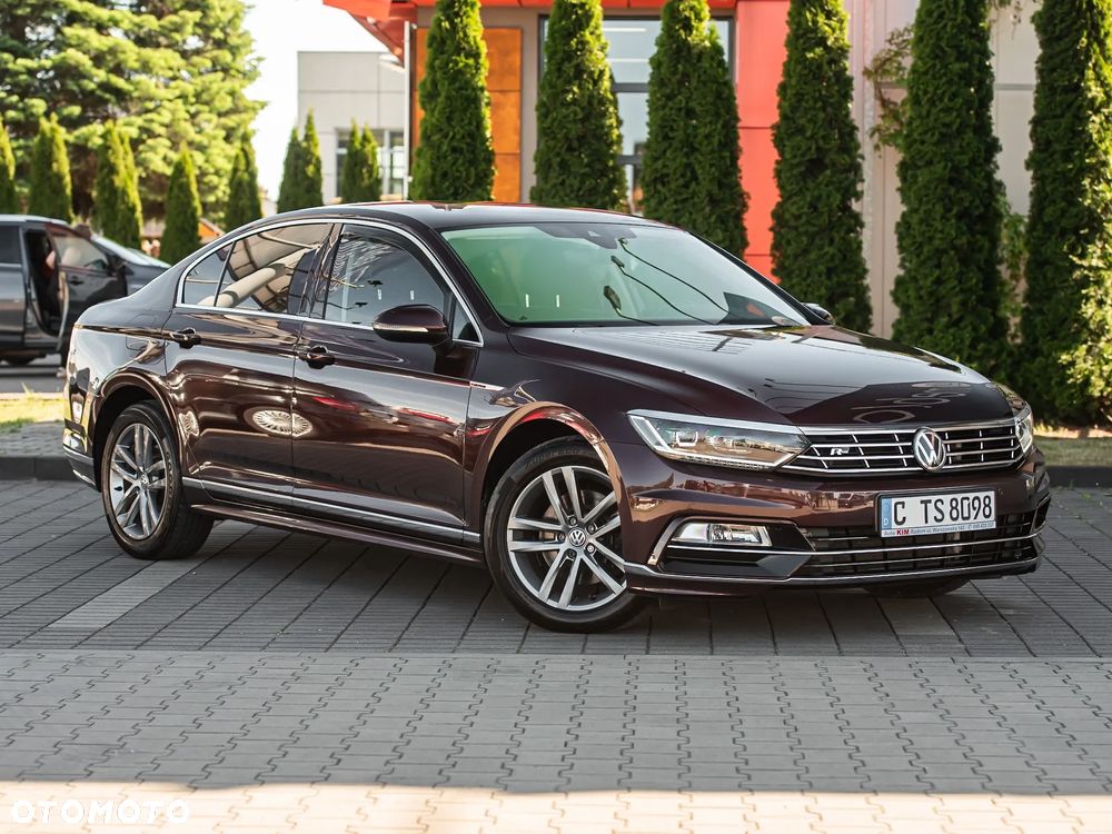 Volkswagen Passat - 1