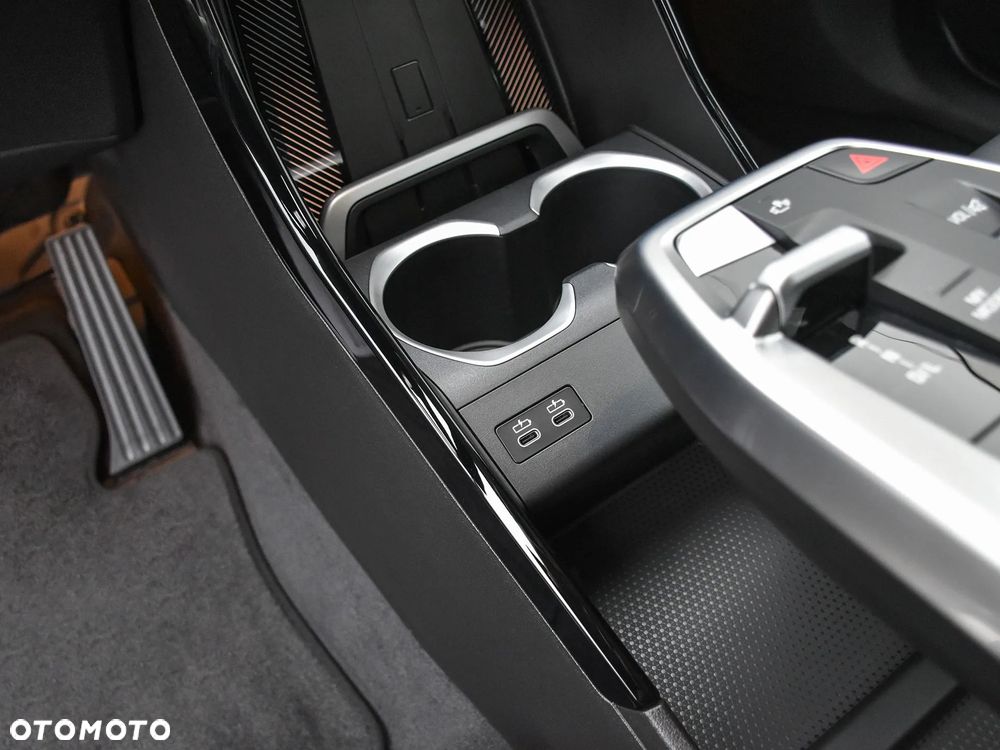 BMW X1 sDrive18d xLine - 29