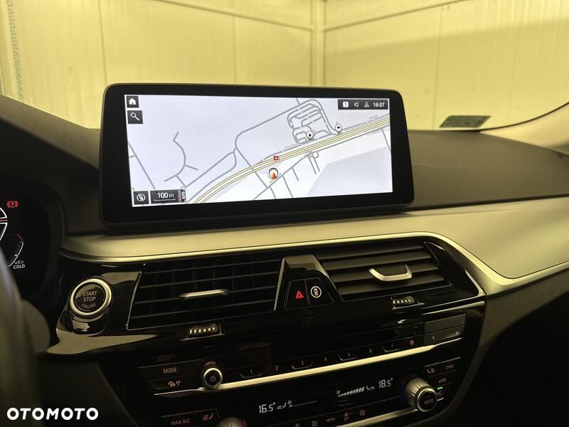 BMW Seria 5 520d xDrive mHEV - 16