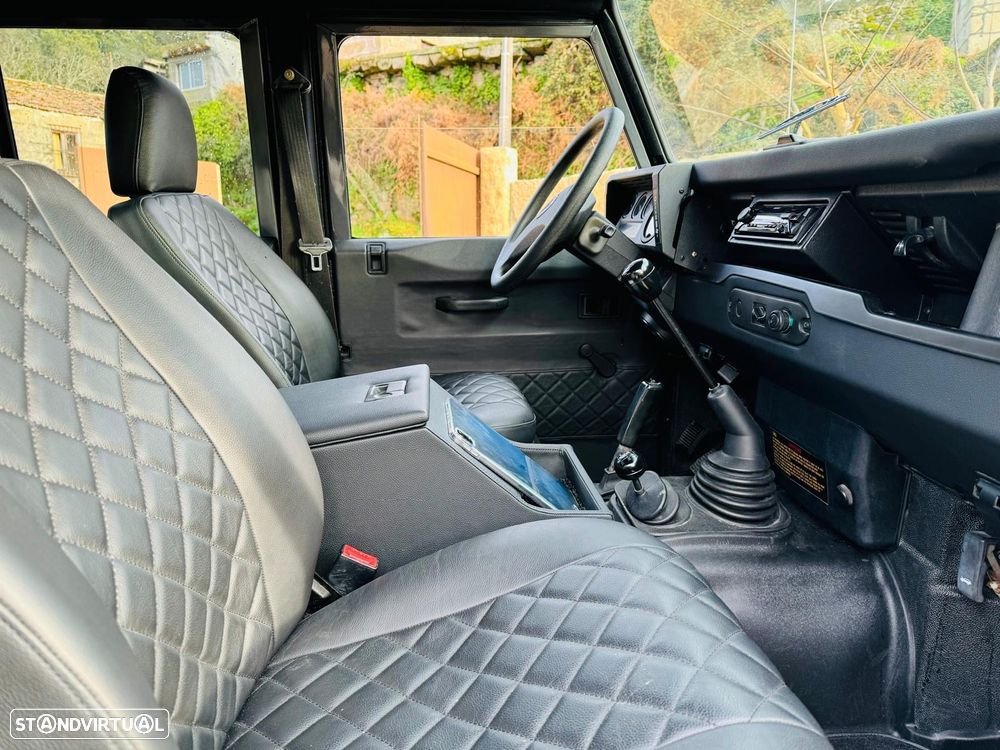 Land Rover Defender - 10